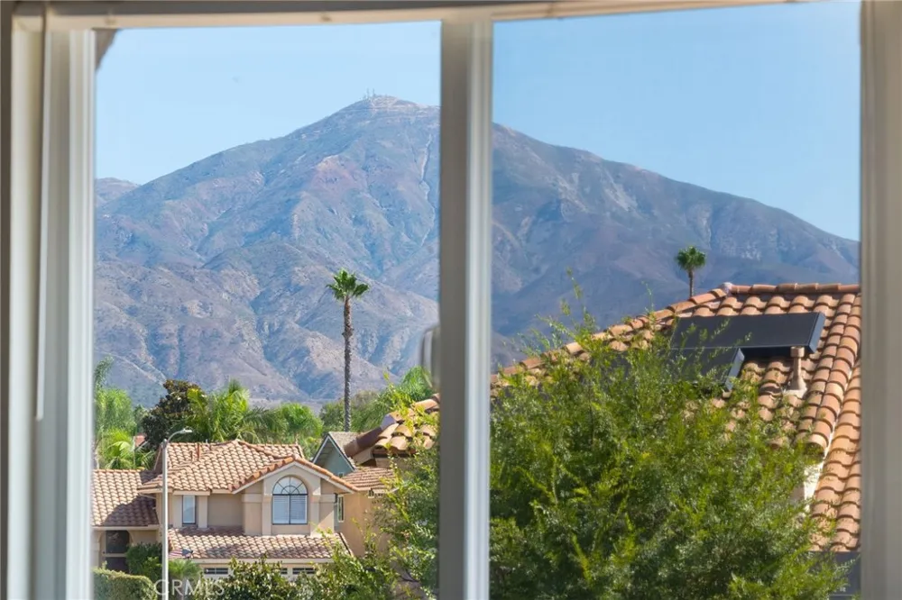 10 Pasada Valiente Rancho Santa Margarita, CA 92688
