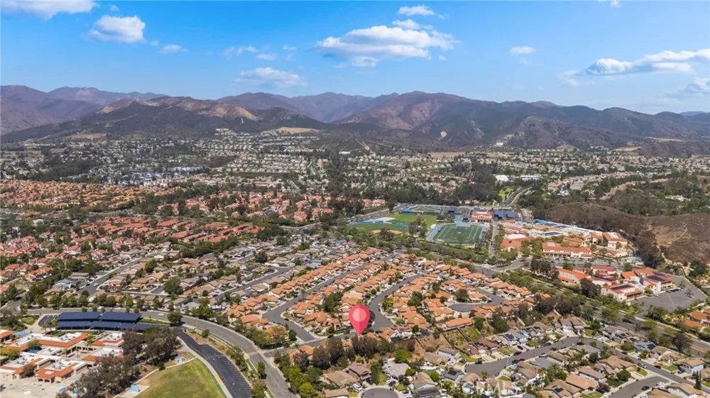 10 Pasada Valiente Rancho Santa Margarita, CA 92688