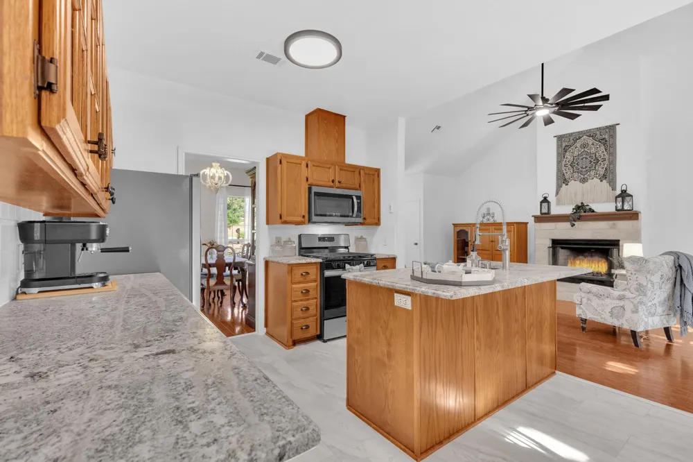 206 S Cowal Drive Spicewood, TX 78669