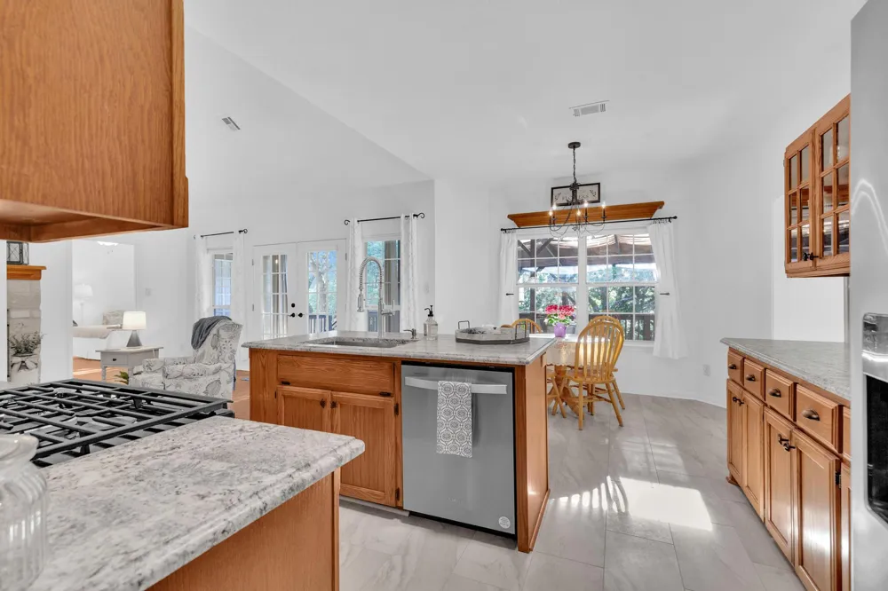 206 S Cowal Drive Spicewood, TX 78669