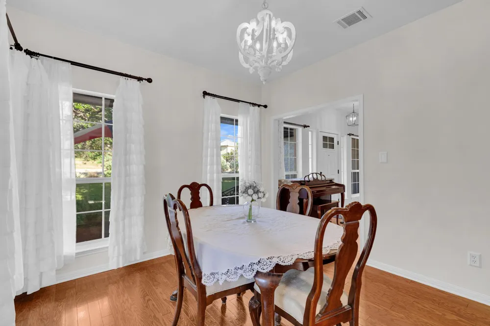 206 S Cowal Drive Spicewood, TX 78669