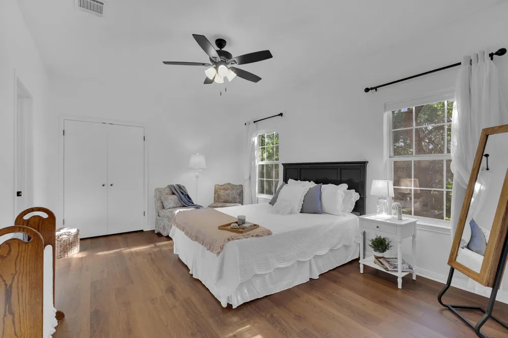 206 S Cowal Drive Spicewood, TX 78669