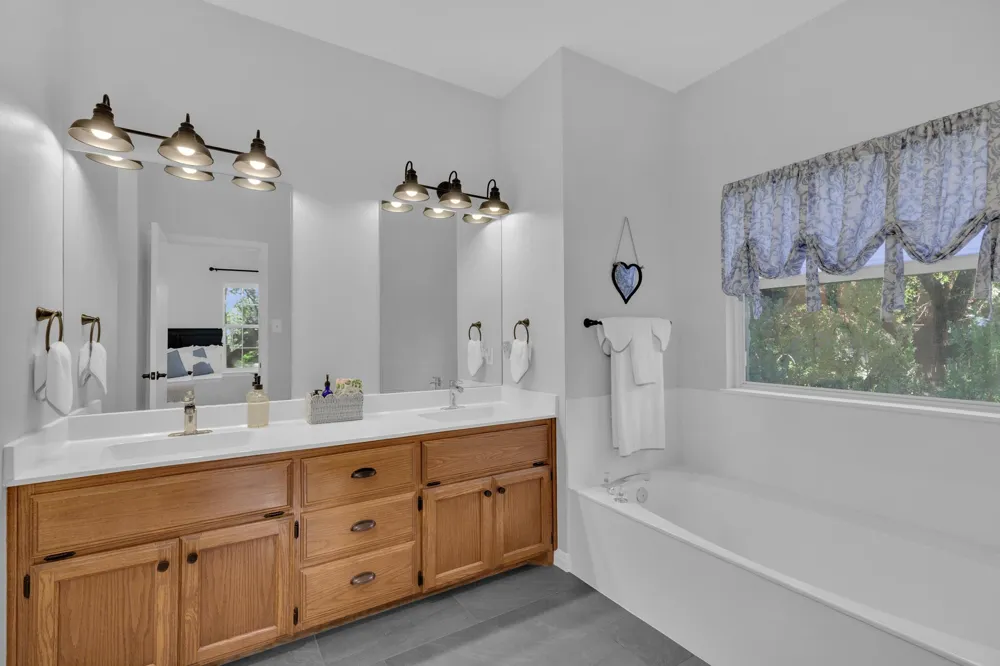 206 S Cowal Drive Spicewood, TX 78669