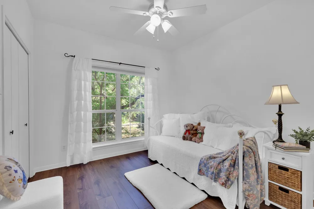 206 S Cowal Drive Spicewood, TX 78669
