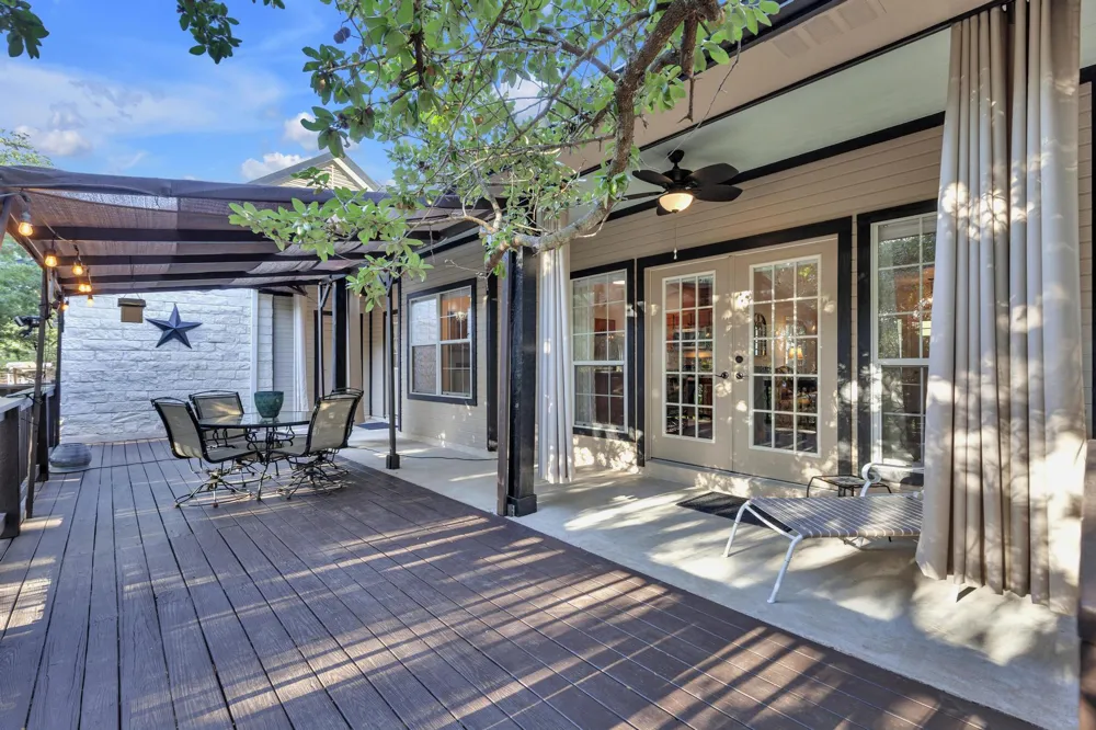 206 S Cowal Drive Spicewood, TX 78669