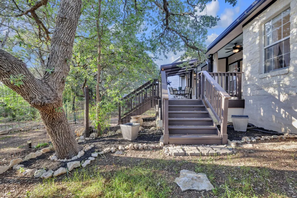 206 S Cowal Drive Spicewood, TX 78669
