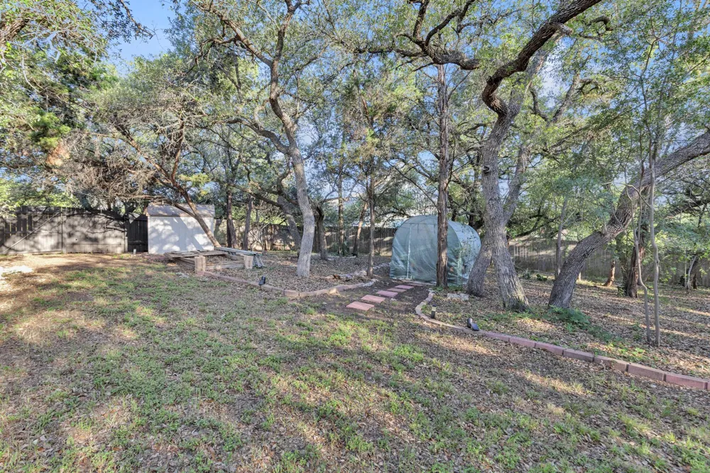 206 S Cowal Drive Spicewood, TX 78669