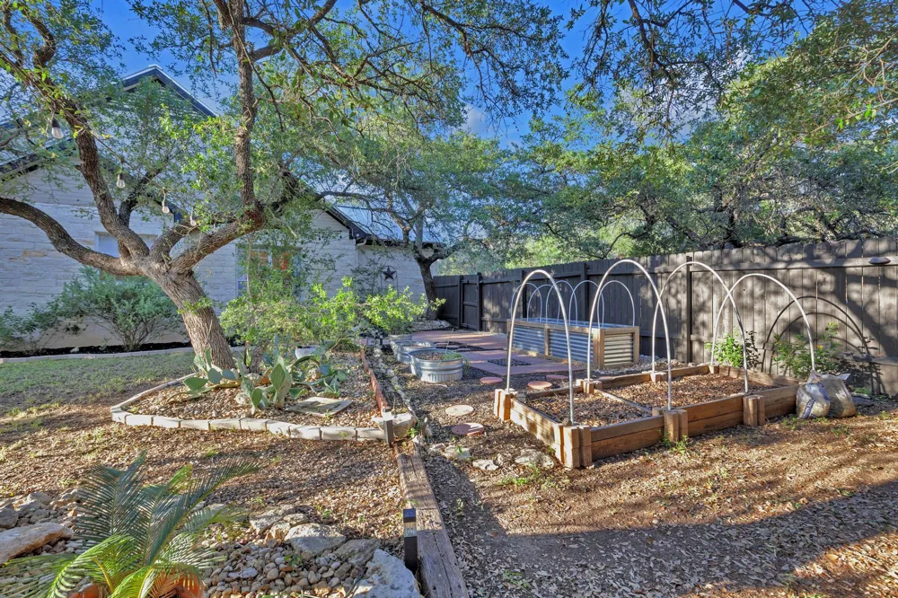 206 S Cowal Drive Spicewood, TX 78669