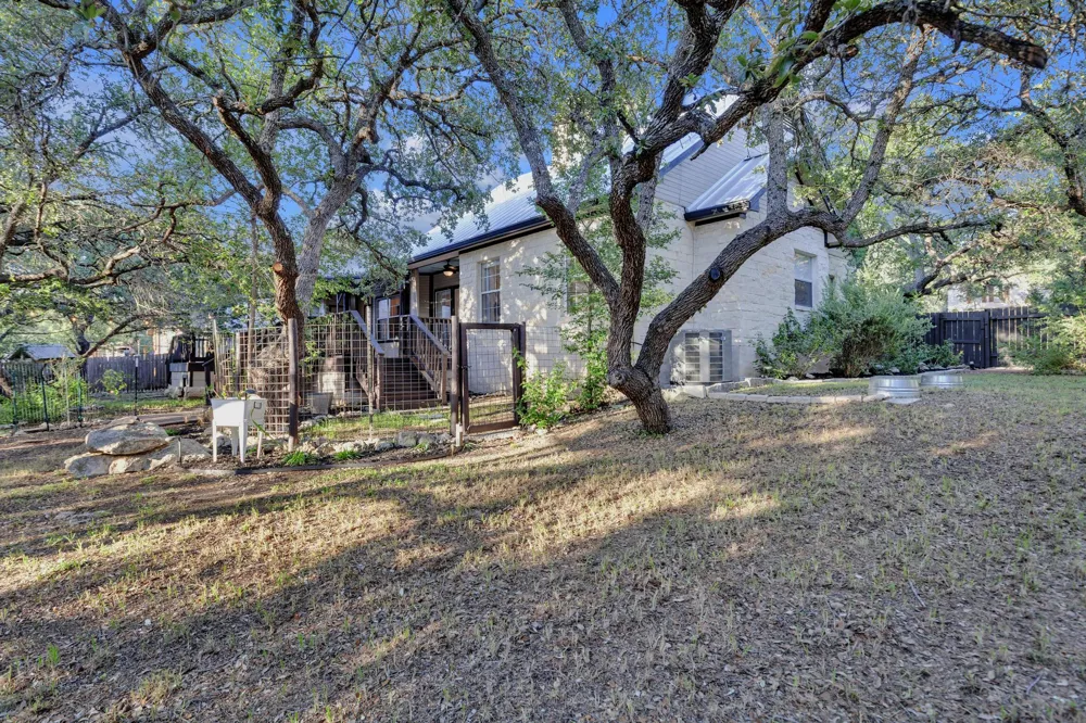 206 S Cowal Drive Spicewood, TX 78669