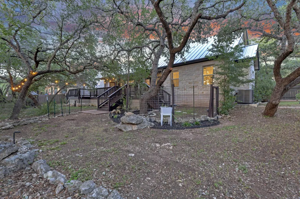 206 S Cowal Drive Spicewood, TX 78669