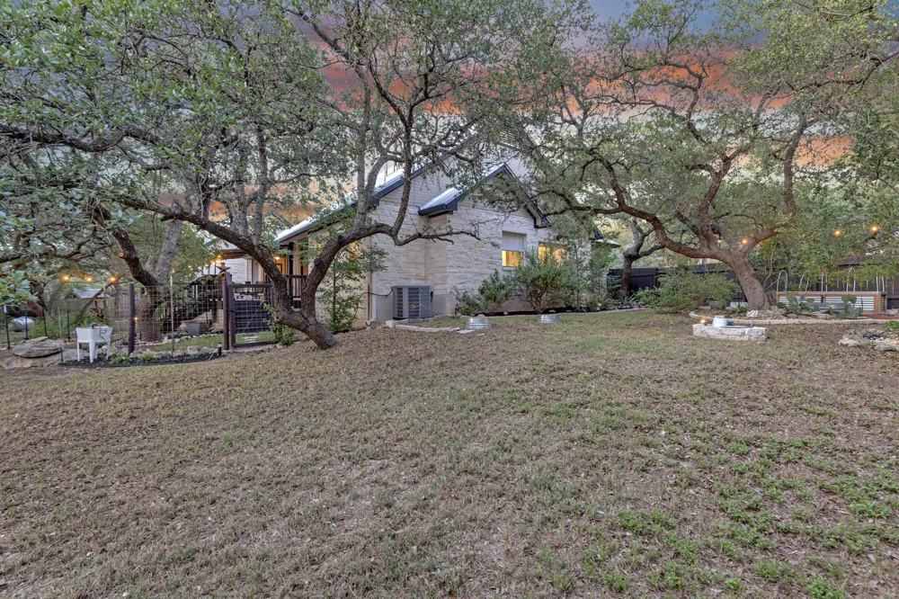 206 S Cowal Drive Spicewood, TX 78669