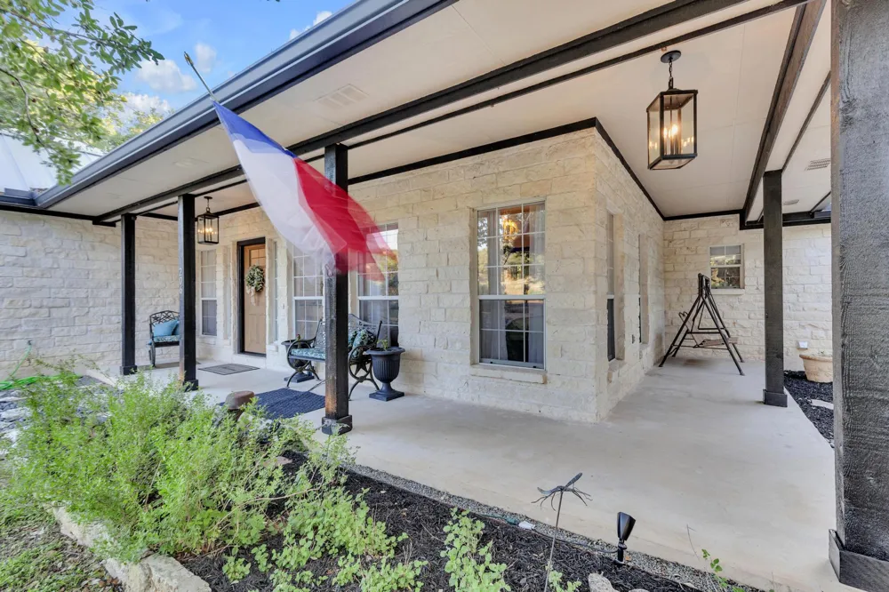 206 S Cowal Drive Spicewood, TX 78669