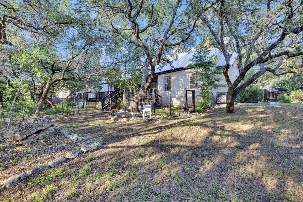 206 S Cowal Drive Spicewood, TX 78669