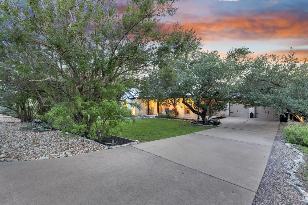 206 S Cowal Drive Spicewood, TX 78669