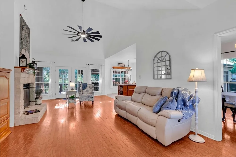 206 S Cowal Drive Spicewood, TX 78669