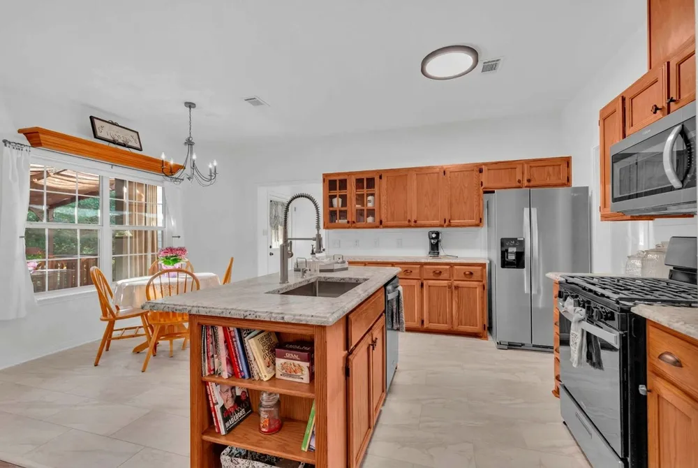 206 S Cowal Drive Spicewood, TX 78669