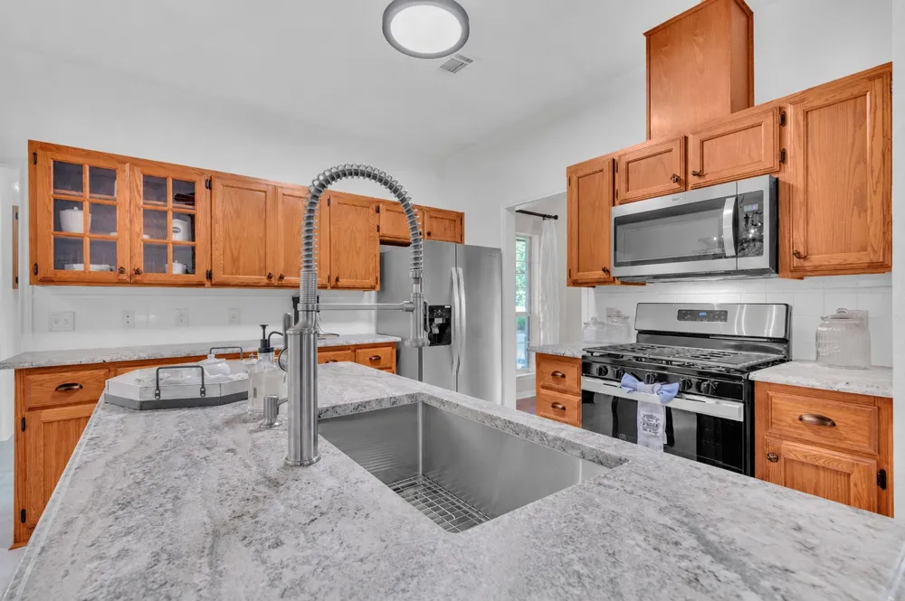 206 S Cowal Drive Spicewood, TX 78669