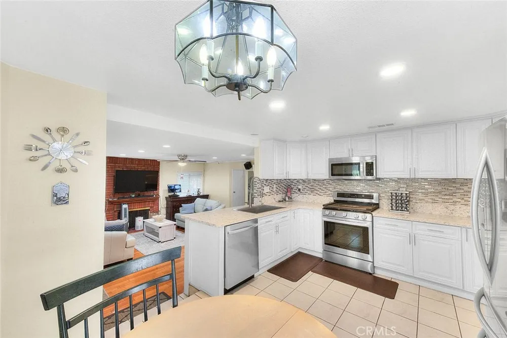 16 Sunset Ridge Pomona, CA 91766