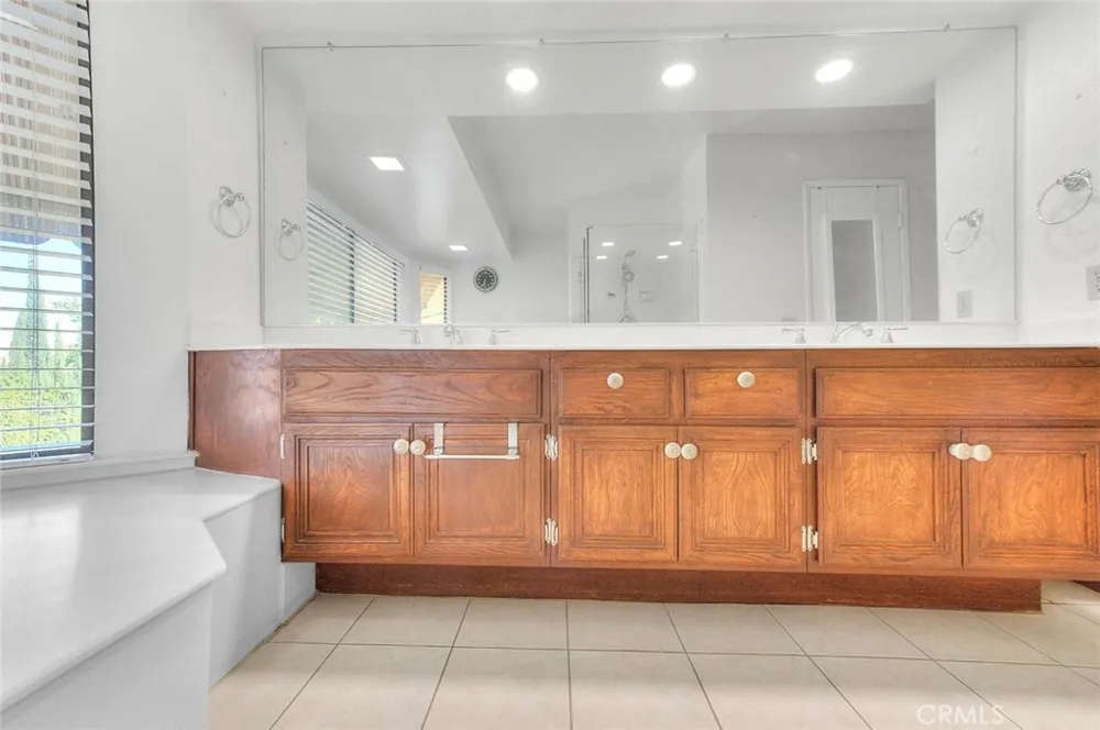 16 Sunset Ridge Pomona, CA 91766