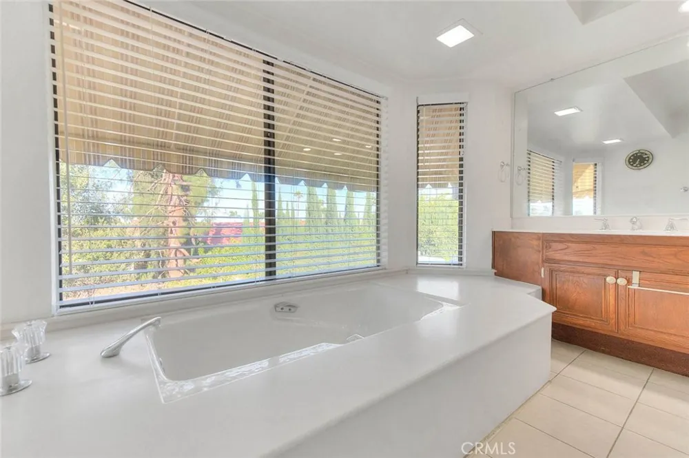 16 Sunset Ridge Pomona, CA 91766
