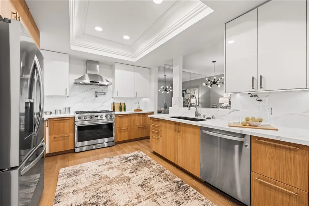 423 Palm #108 Beverly Hills, CA 90210