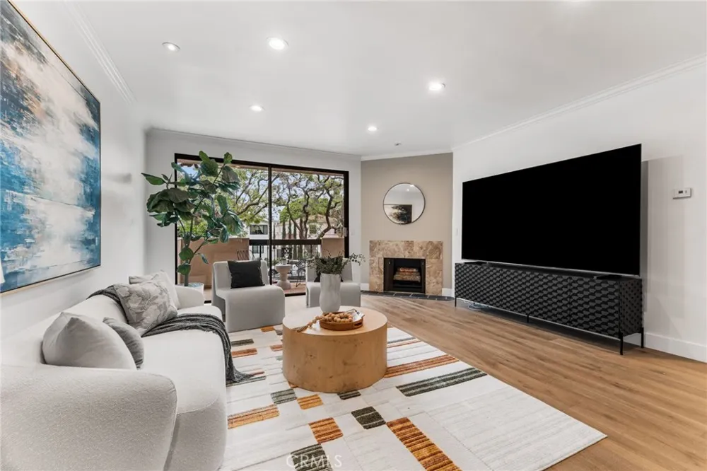 423 Palm #108 Beverly Hills, CA 90210