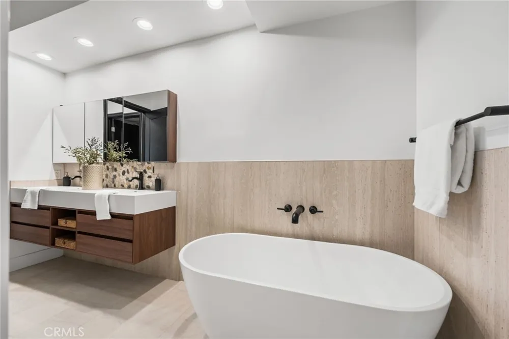423 Palm #108 Beverly Hills, CA 90210