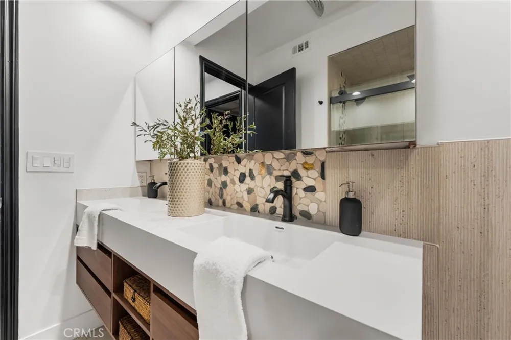 423 Palm #108 Beverly Hills, CA 90210