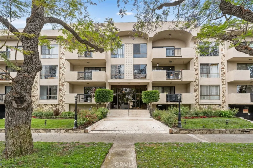 423 Palm #108 Beverly Hills, CA 90210