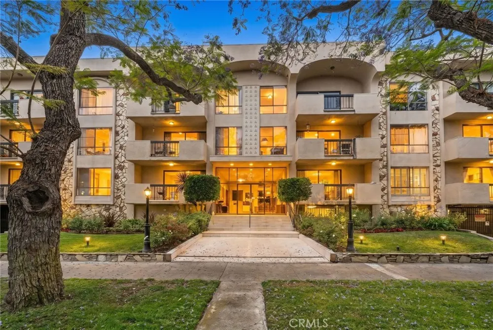423 Palm #108 Beverly Hills, CA 90210