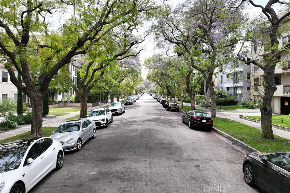 423 Palm #108 Beverly Hills, CA 90210