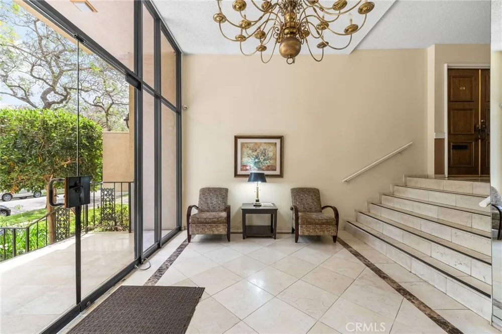 423 Palm #108 Beverly Hills, CA 90210