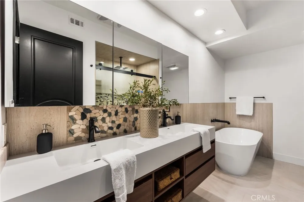 423 Palm #108 Beverly Hills, CA 90210
