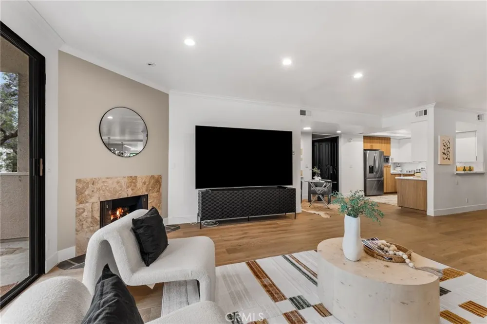 423 Palm #108 Beverly Hills, CA 90210