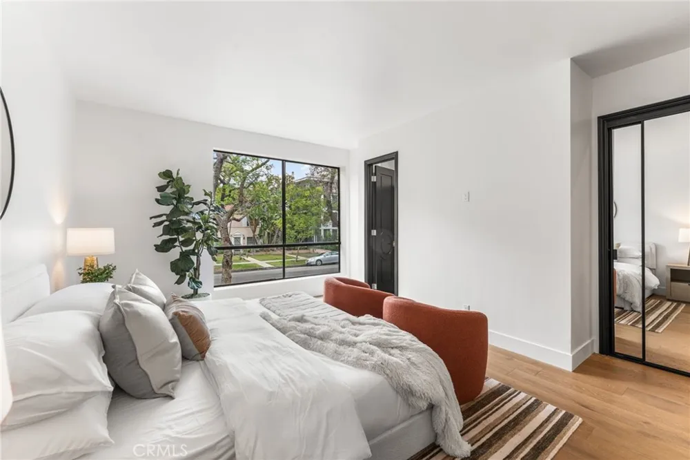 423 Palm #108 Beverly Hills, CA 90210