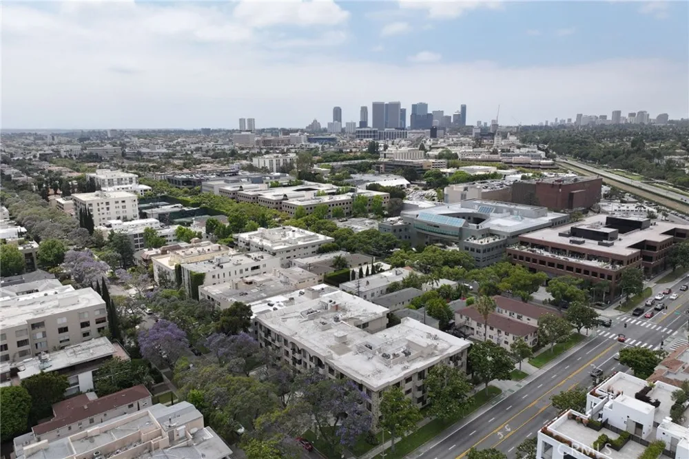 423 Palm #108 Beverly Hills, CA 90210