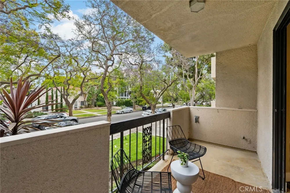 423 Palm #108 Beverly Hills, CA 90210