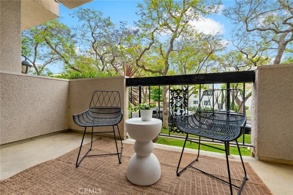 423 Palm #108 Beverly Hills, CA 90210