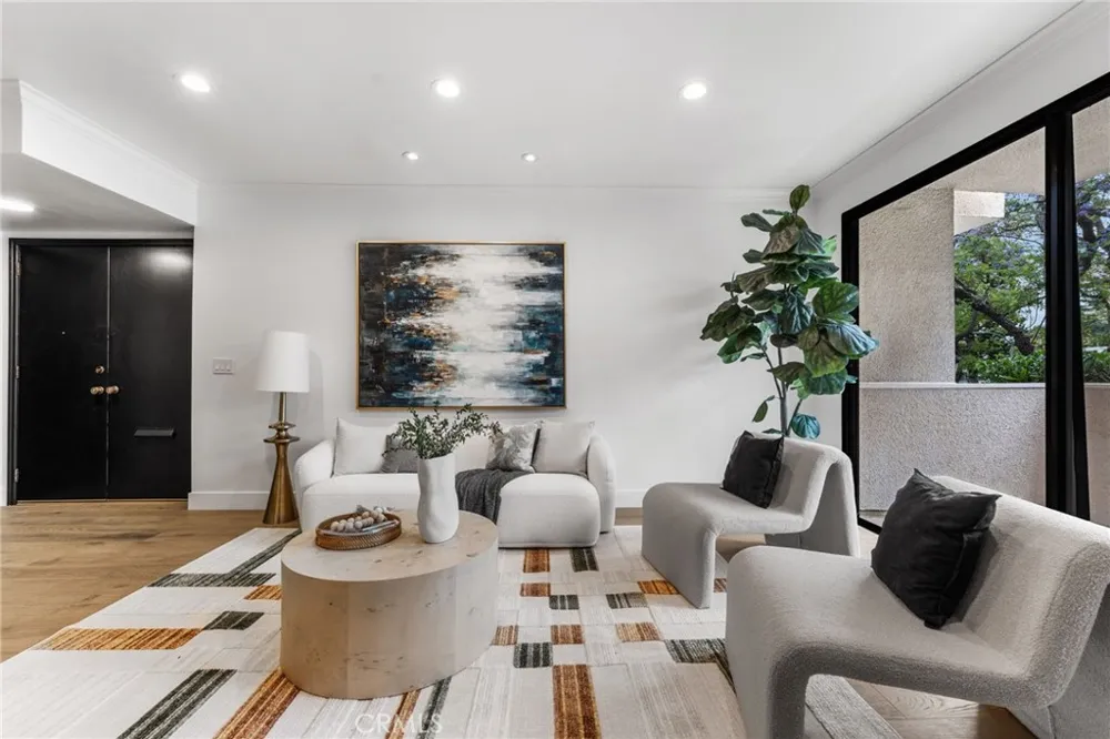 423 Palm #108 Beverly Hills, CA 90210