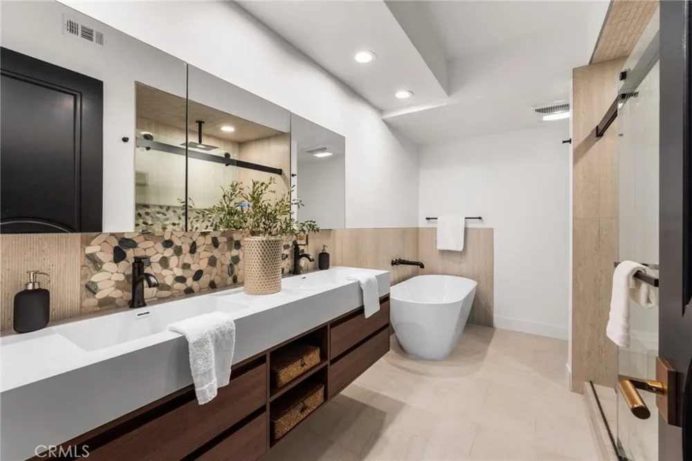 423 Palm #108 Beverly Hills, CA 90210