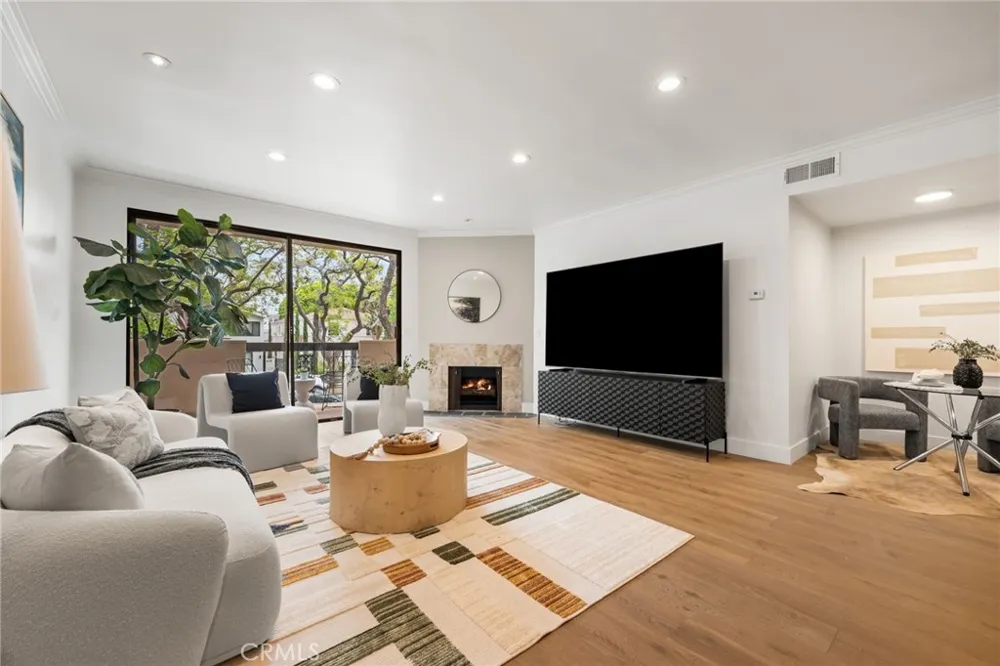 423 Palm #108 Beverly Hills, CA 90210