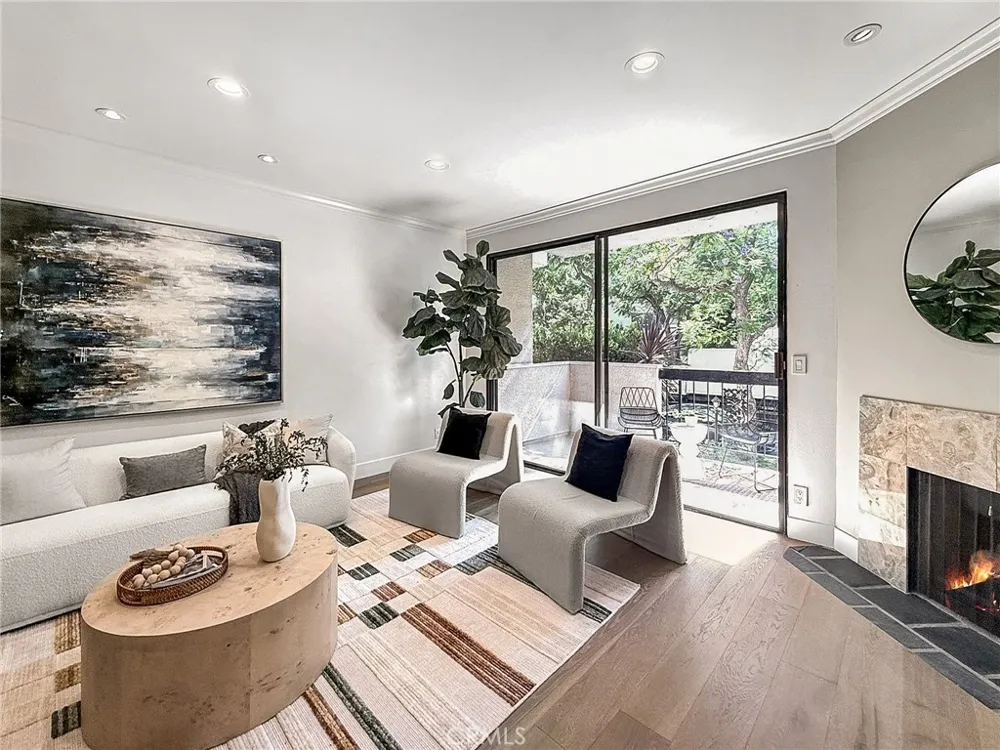 423 Palm #108 Beverly Hills, CA 90210