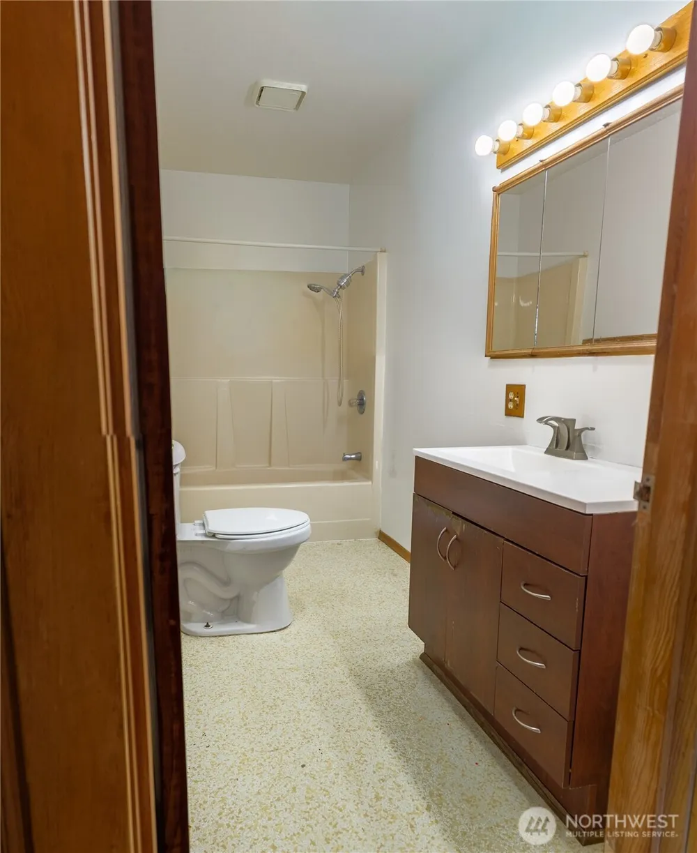 121 SW 121 STREET Tonasket, WA 98855
