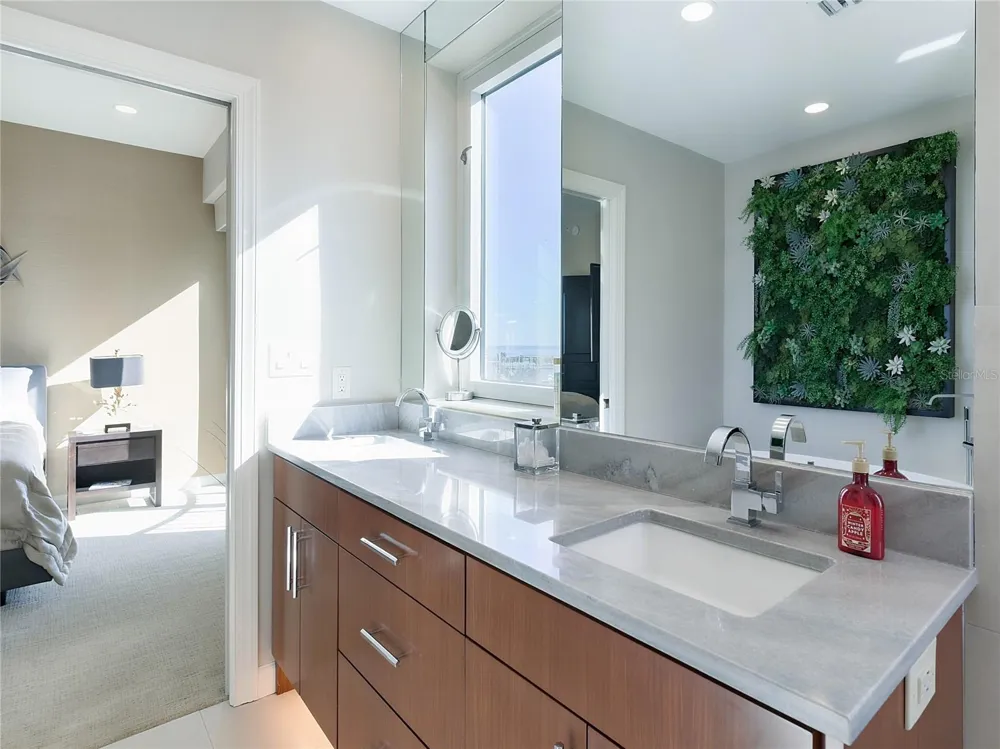 288 BEACH DRIVE NE #6A St Petersburg, FL 33701
