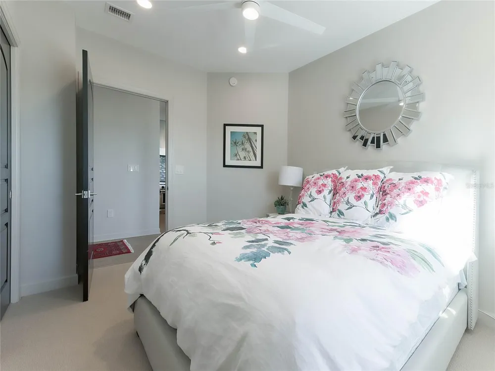 288 BEACH DRIVE NE #6A St Petersburg, FL 33701