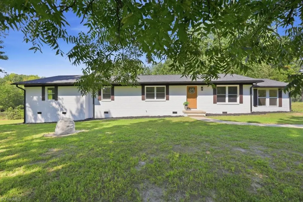 2930 Lake Drive Burlington, NC 27217