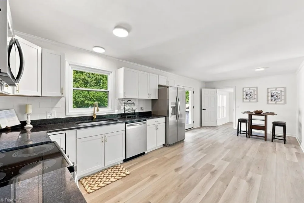 2930 Lake Drive Burlington, NC 27217