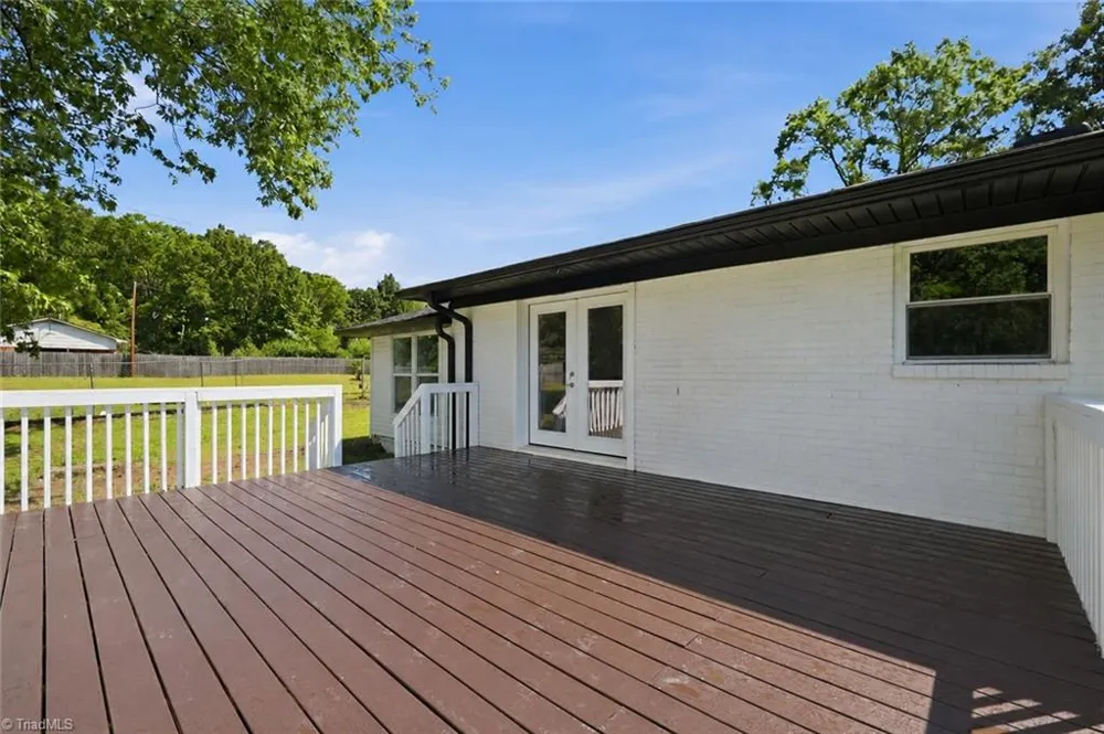 2930 Lake Drive Burlington, NC 27217