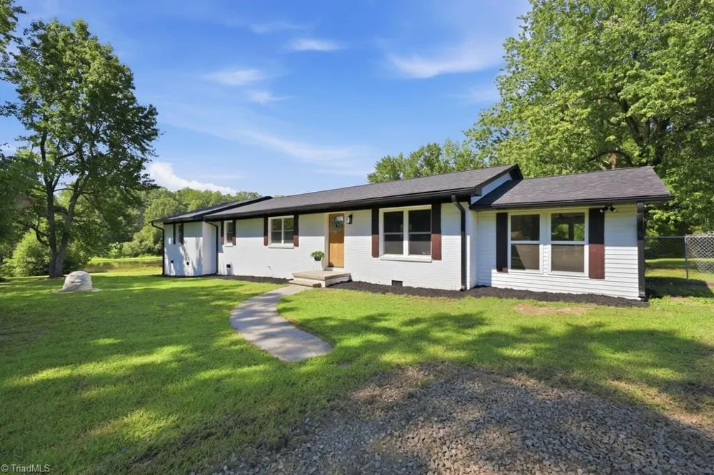2930 Lake Drive Burlington, NC 27217