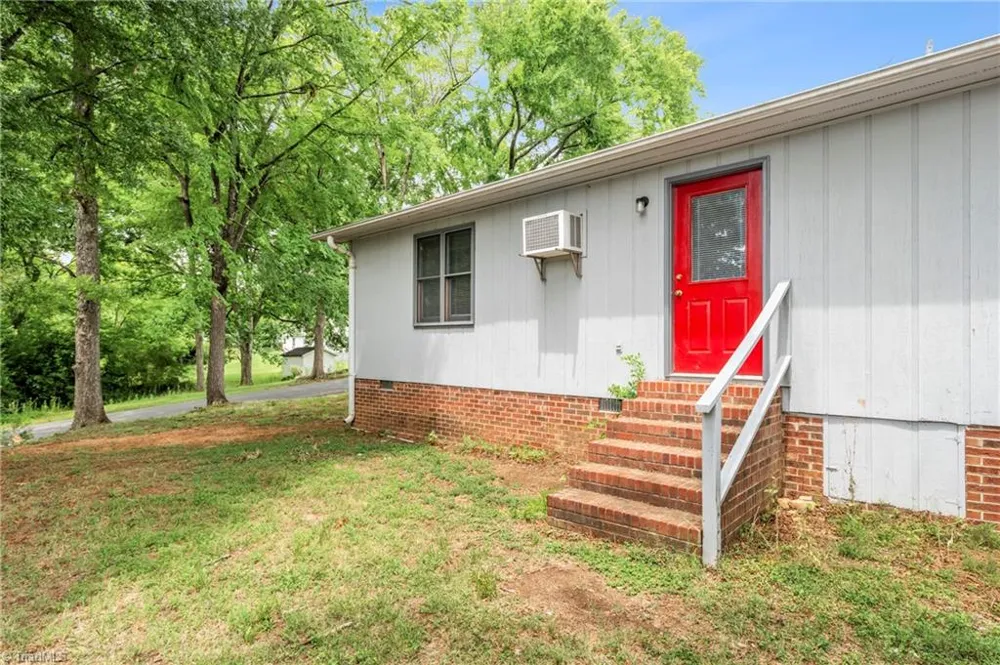 507 3rd Avenue Siler City, NC 27344